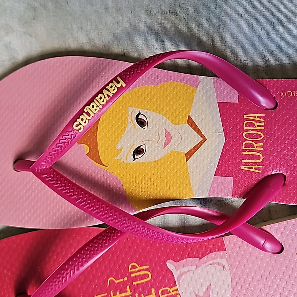 Havaianas Disney Princess Aurora Sandals - Picture 3 of 5